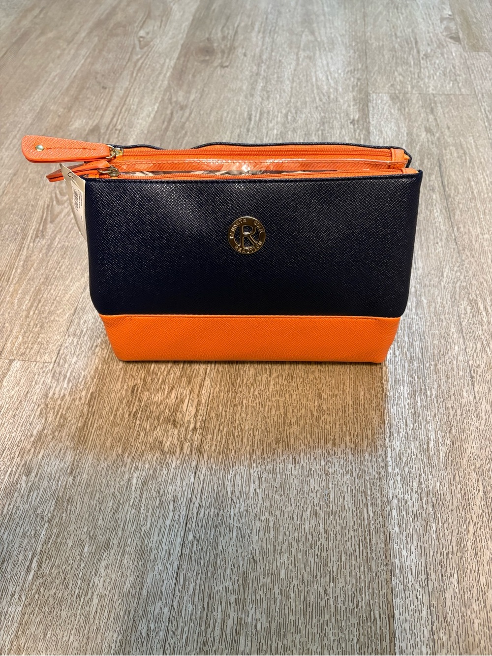 KENNETH COLE FOLDABLE PYRAMID TRAVEL COSMETIC BAG